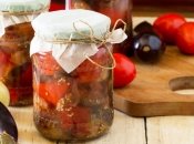 Консервований баклажан та маринований перець — це дуже смачно