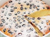 Нежный, воздушный пирог с ягодами