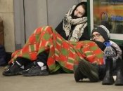 Минулої зими люди використовували всі можливі засоби, щоб не замерзнути у метро та підвалах