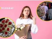 Девушка с букетом цветов.