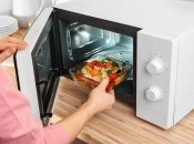 Микроволновка периодически нуждается в чистке