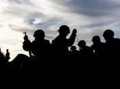 С приходом "новых прогрессивных сил" армия начала откатываться до времен Хомчака