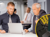 Двое мужчин в офисе и военный билет