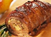 Мясной рулет, фаршированный яйцами