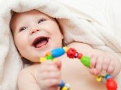 Как развить слух и моторику у младенца: обучающие игры с 1 по 3 месяц