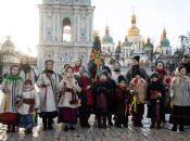 Merayakan Natal di Sophia Square di Kyiv