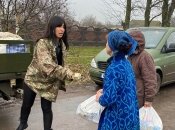 Юлия Забелина лично привозит людям продукты, лекарства, теплые вещи