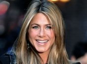 Дженнифер Энистон собирается усыновить ребенка 