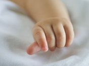 У кого рождаются менее симпатичные дети?