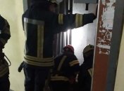 В Киеве в одной из многоэтажек убило лифтера: подробности