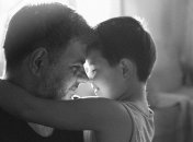 Любовь, не требующая слов: трогательные снимки заботливых пап и их малышей (Фото)