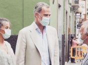 Соблюдая правила защиты: королева Летиция с мужем посетили Канары