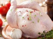 Куриное мясо светится в темноте: находка из супермаркета напугала украинку