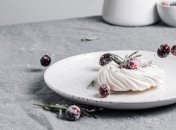 "Тупо взбитые белки с сахаром. Никакой магии": победитель "Мастер Шеф" рассказал, как приготовить безе Павлова