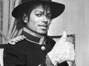 Знаменитую перчатку Майкла Джексона продадут на аукционе