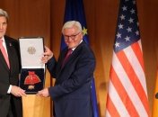 Штайнмайер наградил Керри высшей наградой ФРГ