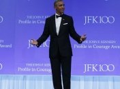 Мишель Обама заявила, что ее муж восемь лет носил один смокинг