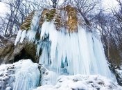 Невероятная зимняя красота водопада на Ивано-Франковщине (Фото)