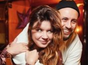 Супруга MONATIK показала беременный животик 