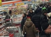 В супермаркете Киева люди устроили драку за дешевые яйца (Видео)