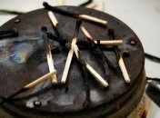 3-летний мальчик чуть не сгорел, играя со спичками