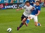 Хавбек донецкого "Металлурга" бросил мячом в мальчика