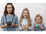 На кого подписаться в Инстаграм: мама и дочки фотографируются в стиле family-look