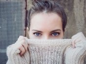 Мода 2019: 8 простых способов, как носить белый свитер этой осенью