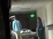 "В морг тебе надо, чучело!" Обращение пьяной медсестры с пациенткой в России шокировало сеть (видео)