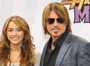 Отец Майли Сайрус прокомментировал ее скандальный клип