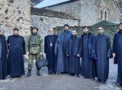 "Миротворцы" Путина плечом к плечу с армянскими священниками: знаковое фото из Карабаха