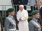 Папа Римский вновь стал героем сатирического коллажа