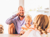 «Не хочу остаться в памяти детей смотрящим в телефон»: папа о ценности детских впечатлений