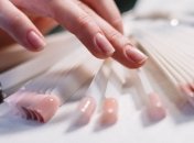 Тренди молочного манікюру 2023