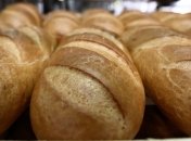 В Москве сотрудница супермаркета ударила покупателя батоном по голове