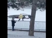 В Киеве под лед ушла пара с собакой, в Одессе – дети: что делать в таких ситуациях