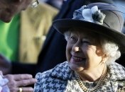 Канадская брошь: Елизавета II в своей манере поддержала герцогов Сассекских (Фото)