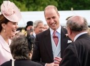 Елизавета II и Кейт Миддлтон посетили садовую вечеринку в восхитительных шляпках