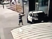 "Надеемся, они умрут": группа протестующих заблокировала доступы к больнице Лос-Анджелеса, куда доставили двух раненных полицейских