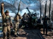 Українські військові тримають оборону