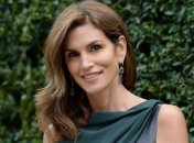 Синди Кроуфорд приятно удивила поклонников своей фигурой