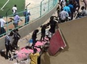 В результате давки на стадионе в Дакаре упала стена, есть погибшие