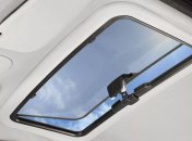 Не лише, коли скрипить: навіщо та як змащувати люк в автомобілі