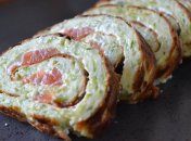 Такой рулет можно подавать и на праздничный стол