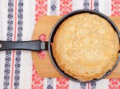 Як правильно змащувати сковорідку для випікання млинців: 3 перевірені поради