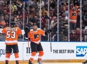 НХЛ приостановила сезон