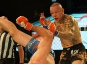 Боец ММА уложил ветерана UFC в глубокий нокаут ударом "раскат грома" (Видео)