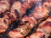 Медики назвали полезные и вредные свойства шашлыка