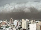 День превратился в ночь: Аргентину накрыла аномальная песчаная буря (Видео)