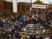 Президент призвал политиков решать проблемы вне сессионного зала